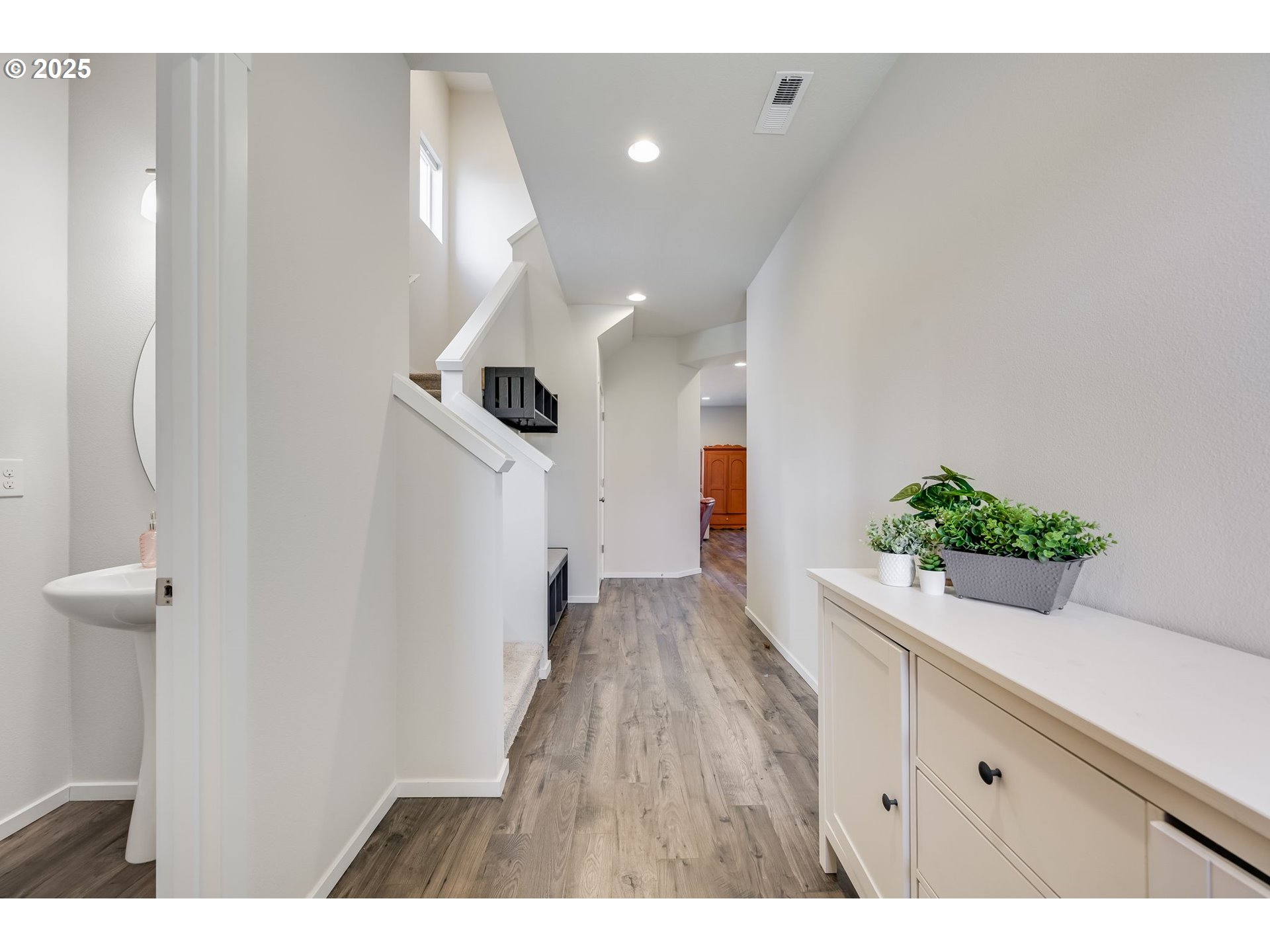 2126 S MEADOWLARK DR