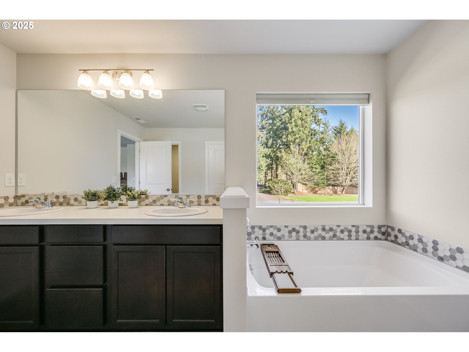 2126 S MEADOWLARK DR