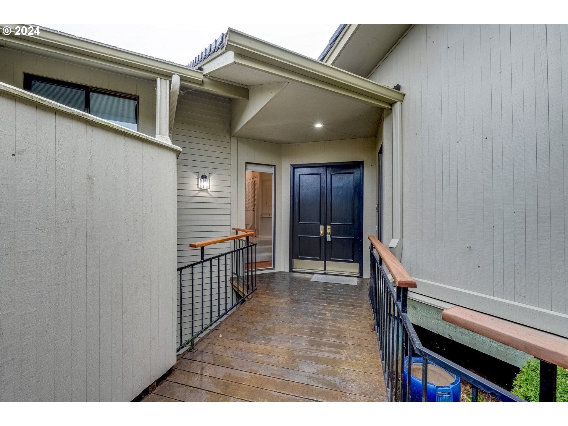 8906 NW LAKESHORE AVE 10