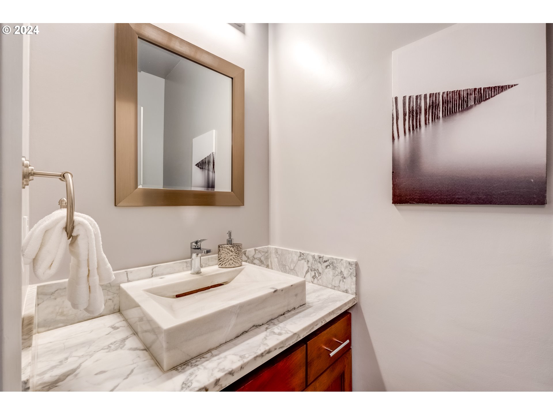 8906 NW LAKESHORE AVE 10