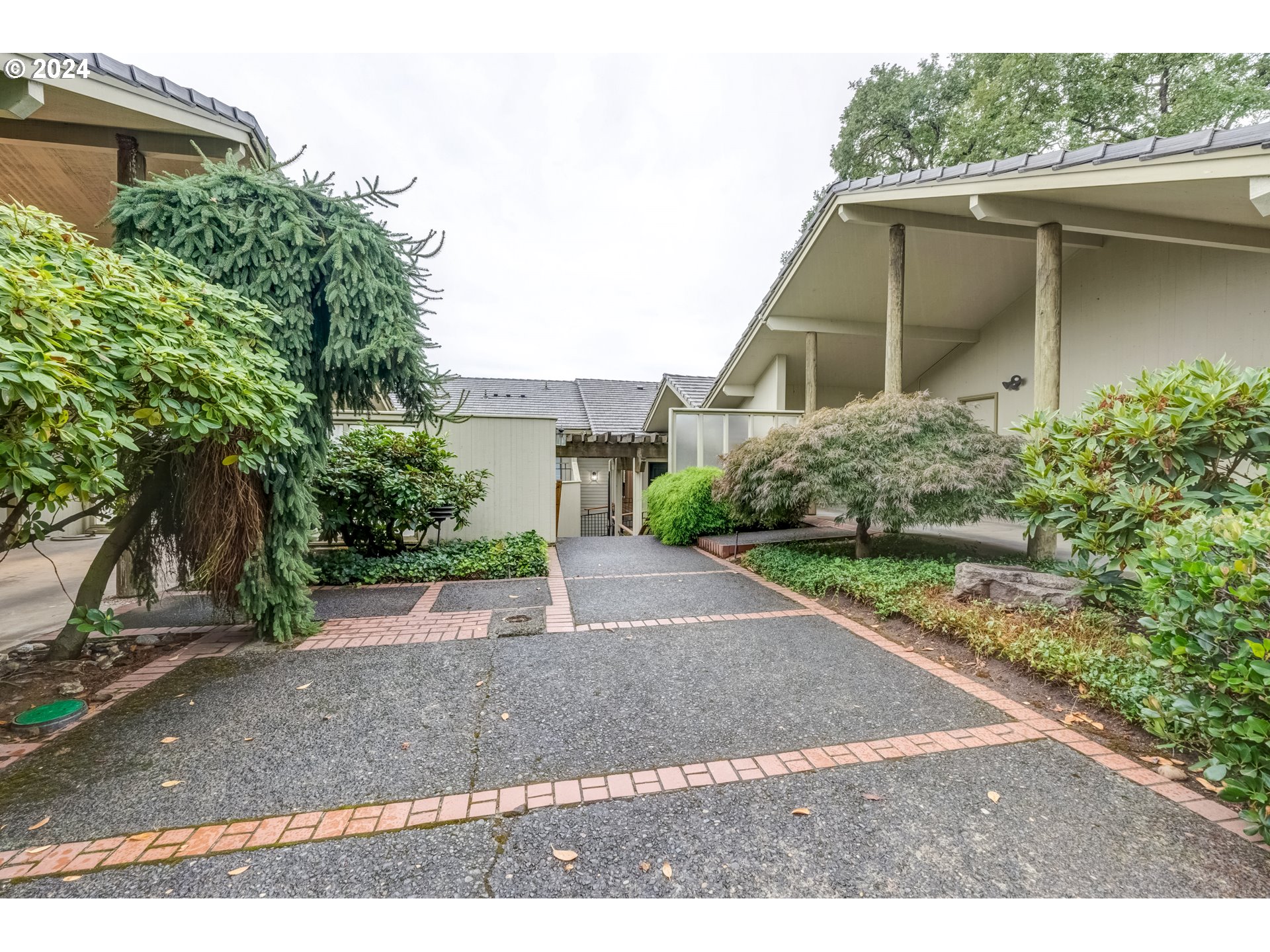 8906 NW LAKESHORE AVE 10