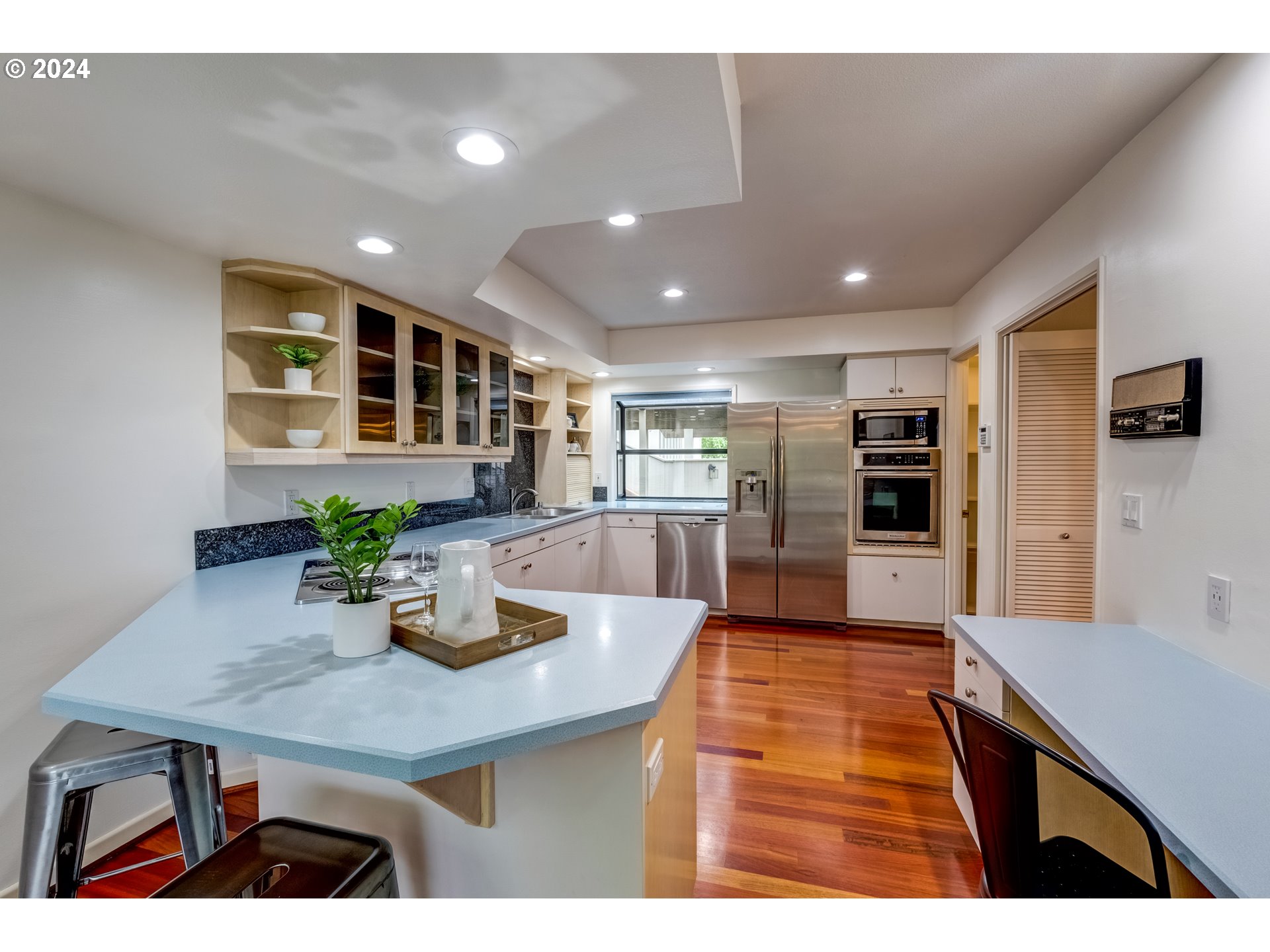 8906 NW LAKESHORE AVE 10