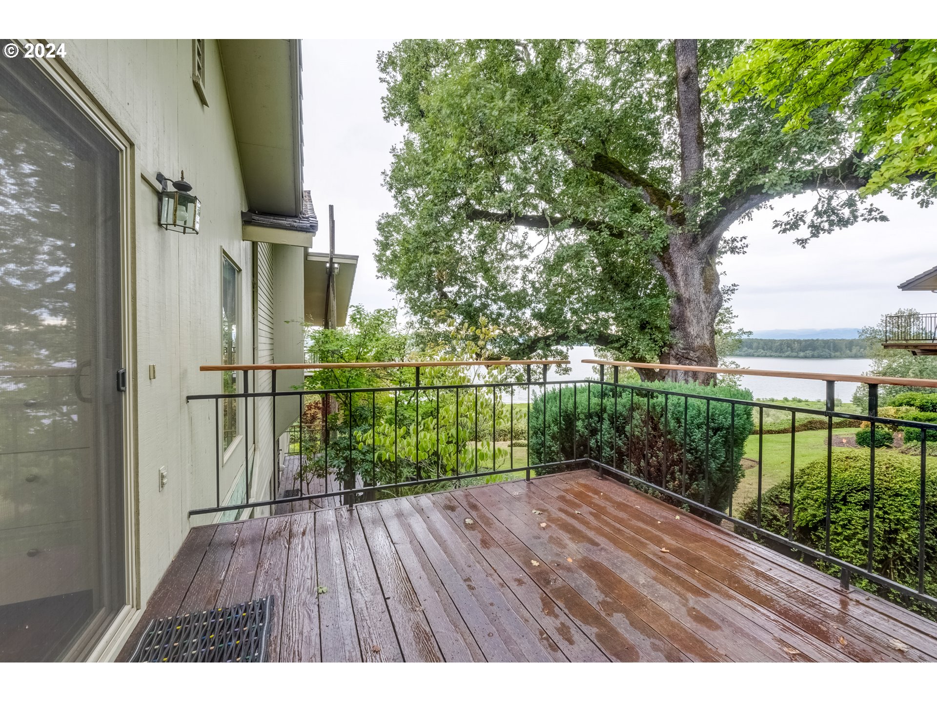 8906 NW LAKESHORE AVE 10