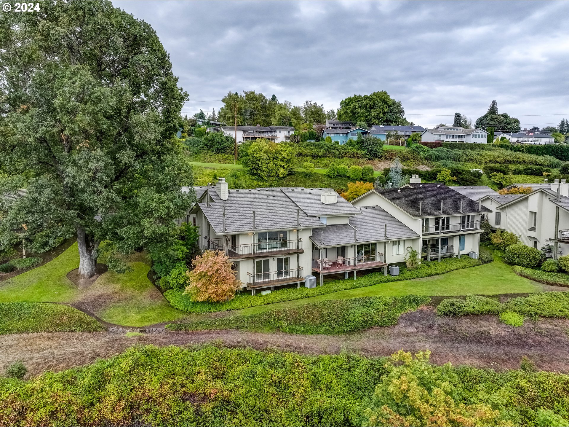 8906 NW LAKESHORE AVE 10