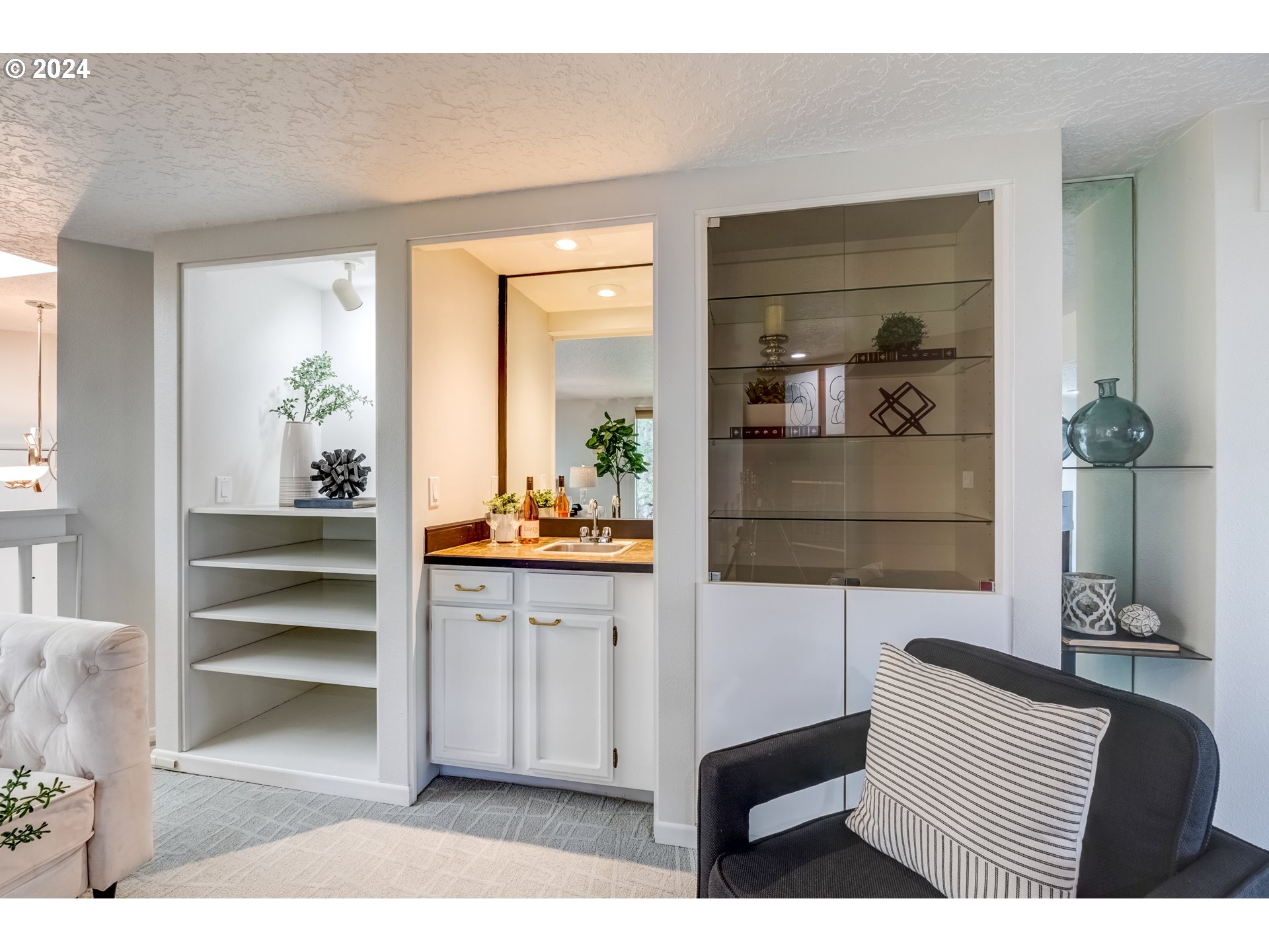 8906 NW LAKESHORE AVE 10