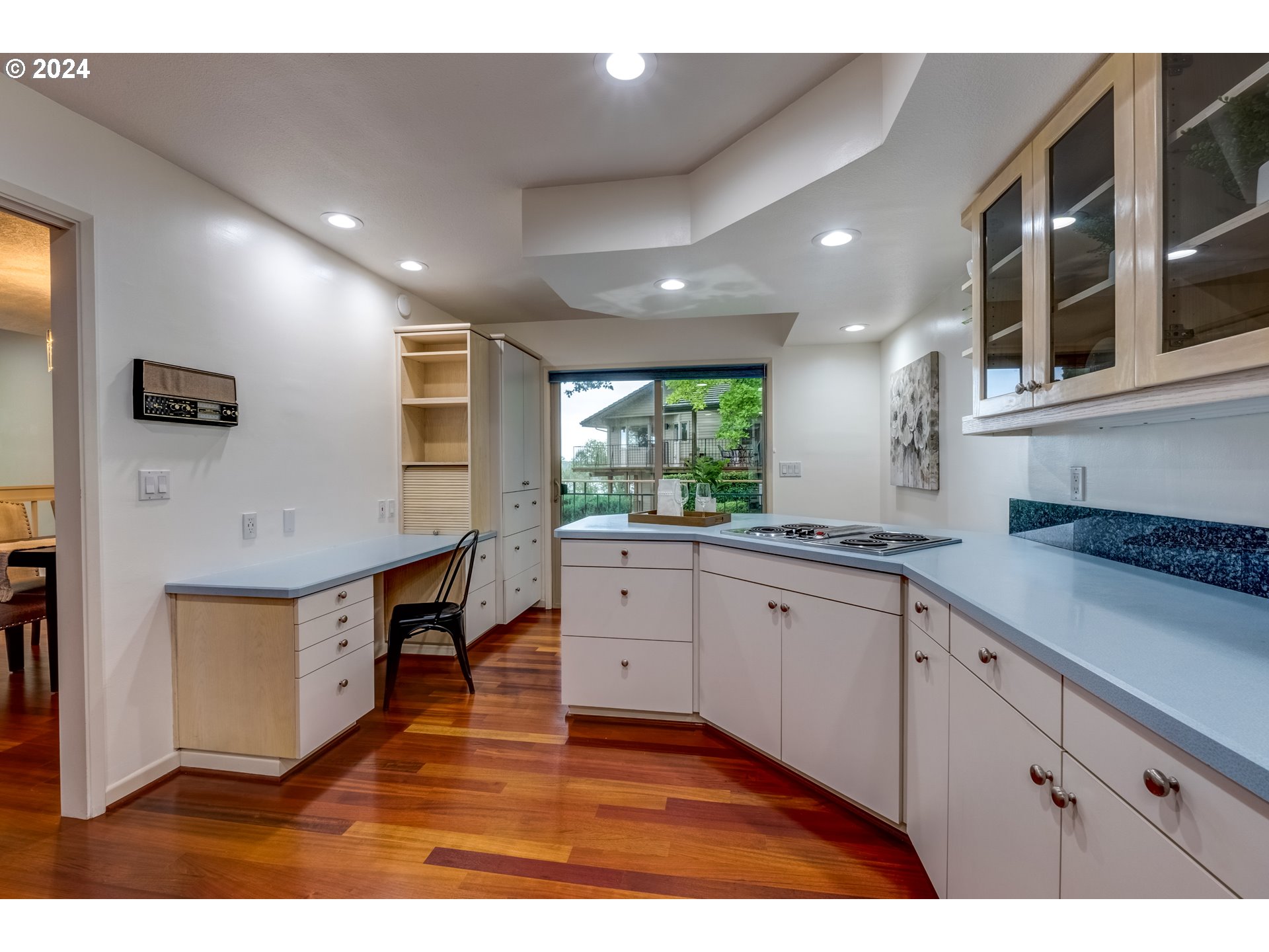 8906 NW LAKESHORE AVE 10