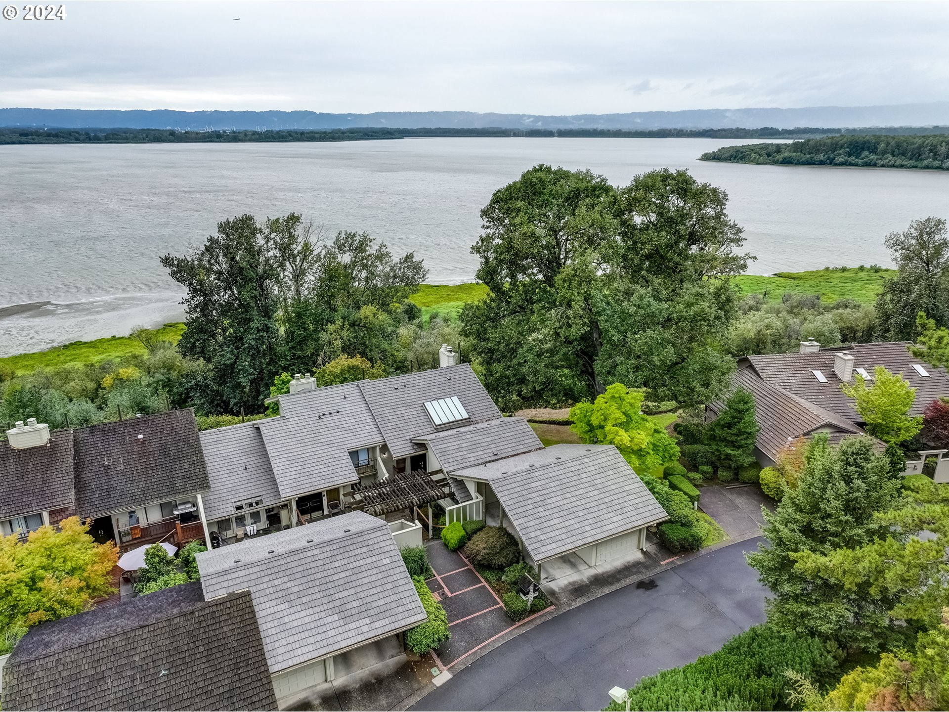 8906 NW LAKESHORE AVE 10