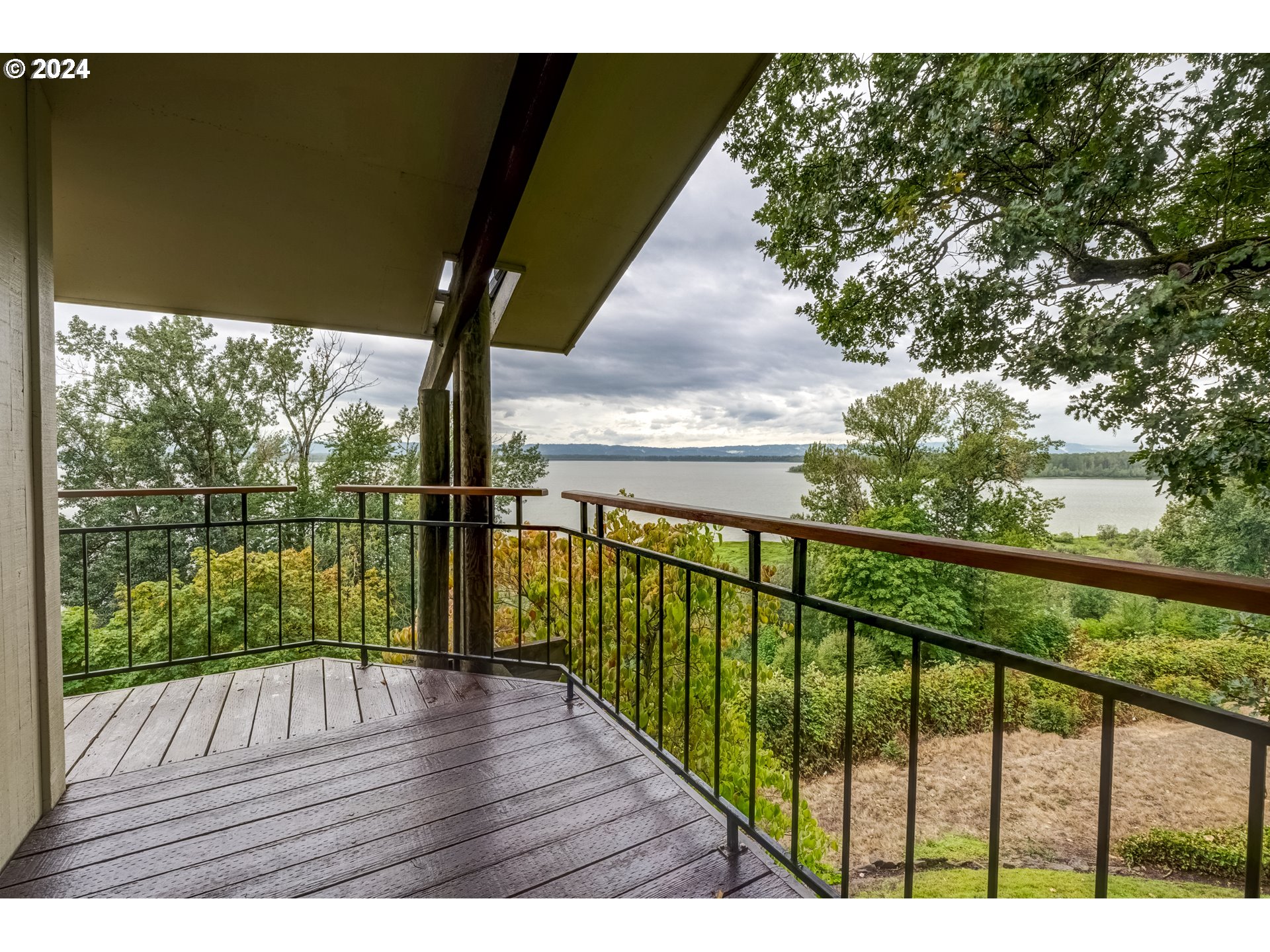 8906 NW LAKESHORE AVE 10