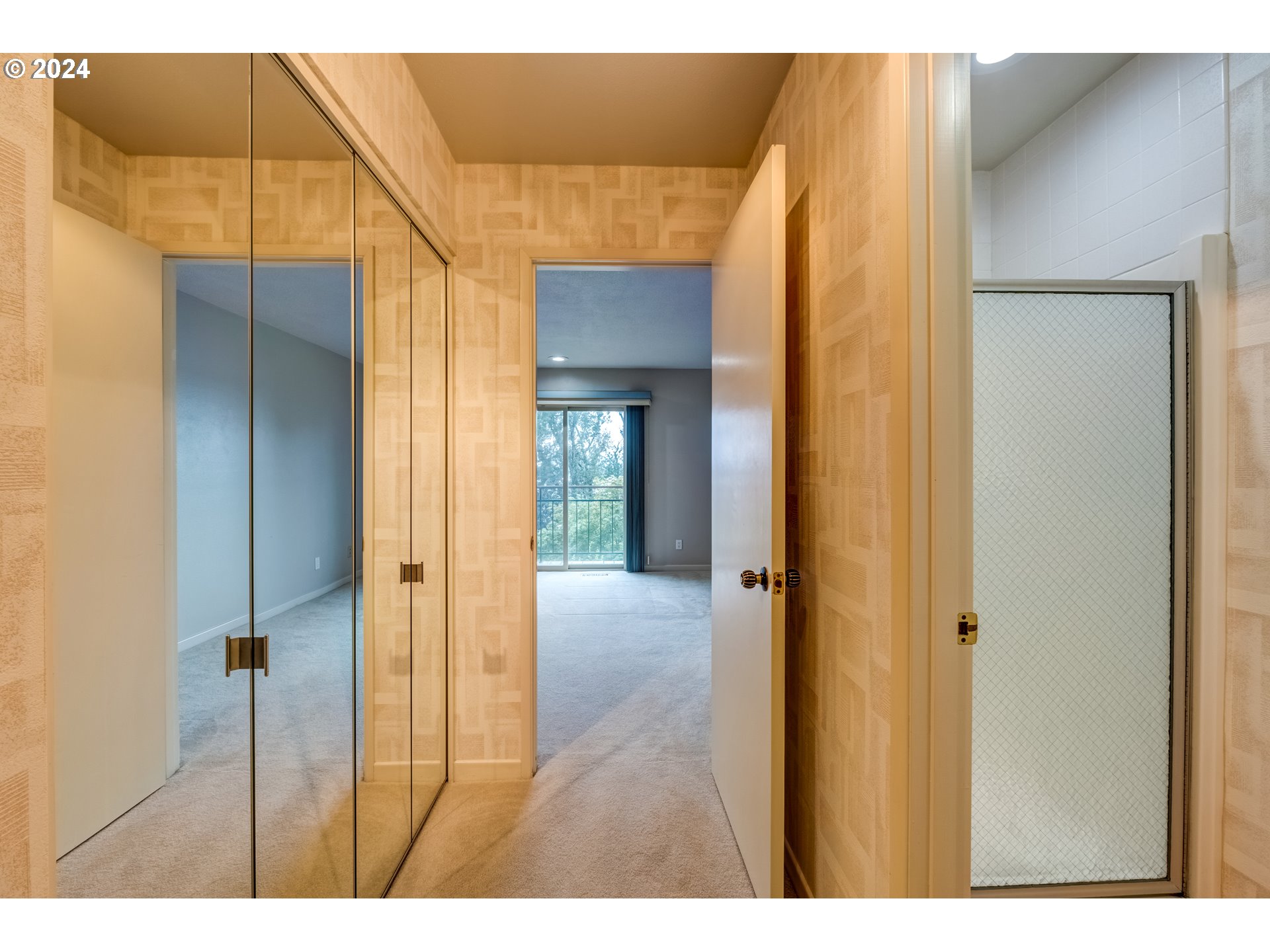 8906 NW LAKESHORE AVE 10