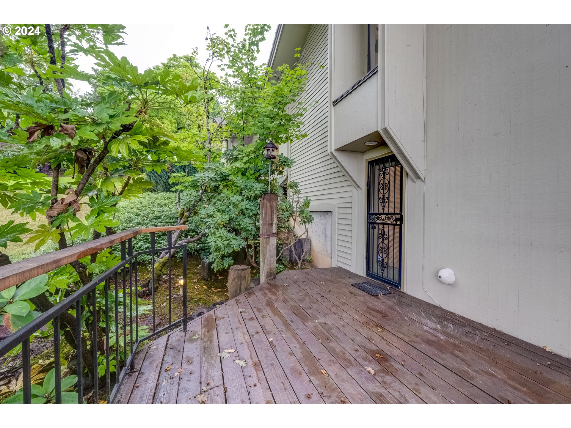 8906 NW LAKESHORE AVE 10