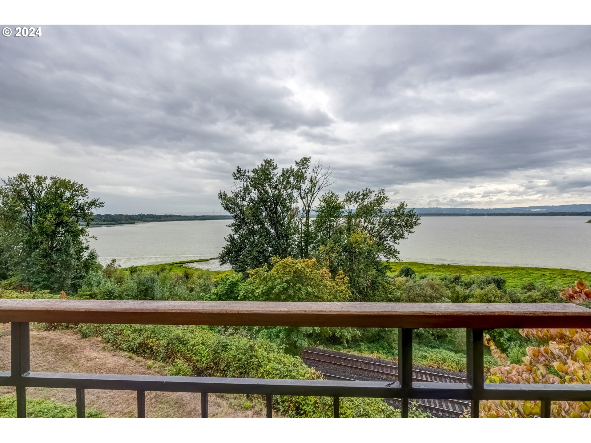 8906 NW LAKESHORE AVE 10