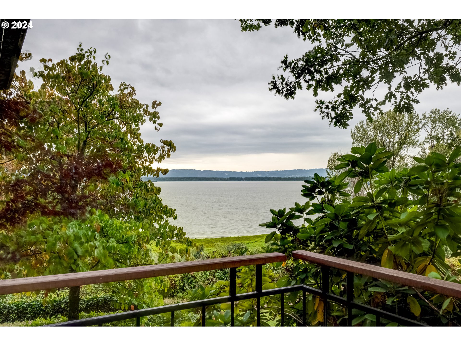 8906 NW LAKESHORE AVE 10