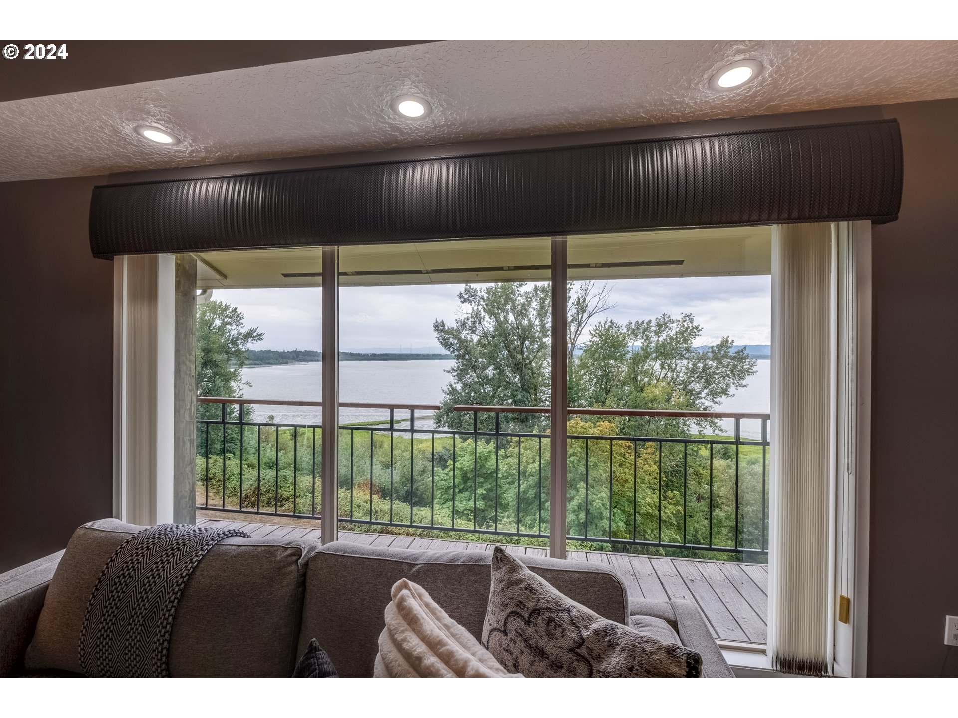 8906 NW LAKESHORE AVE 10