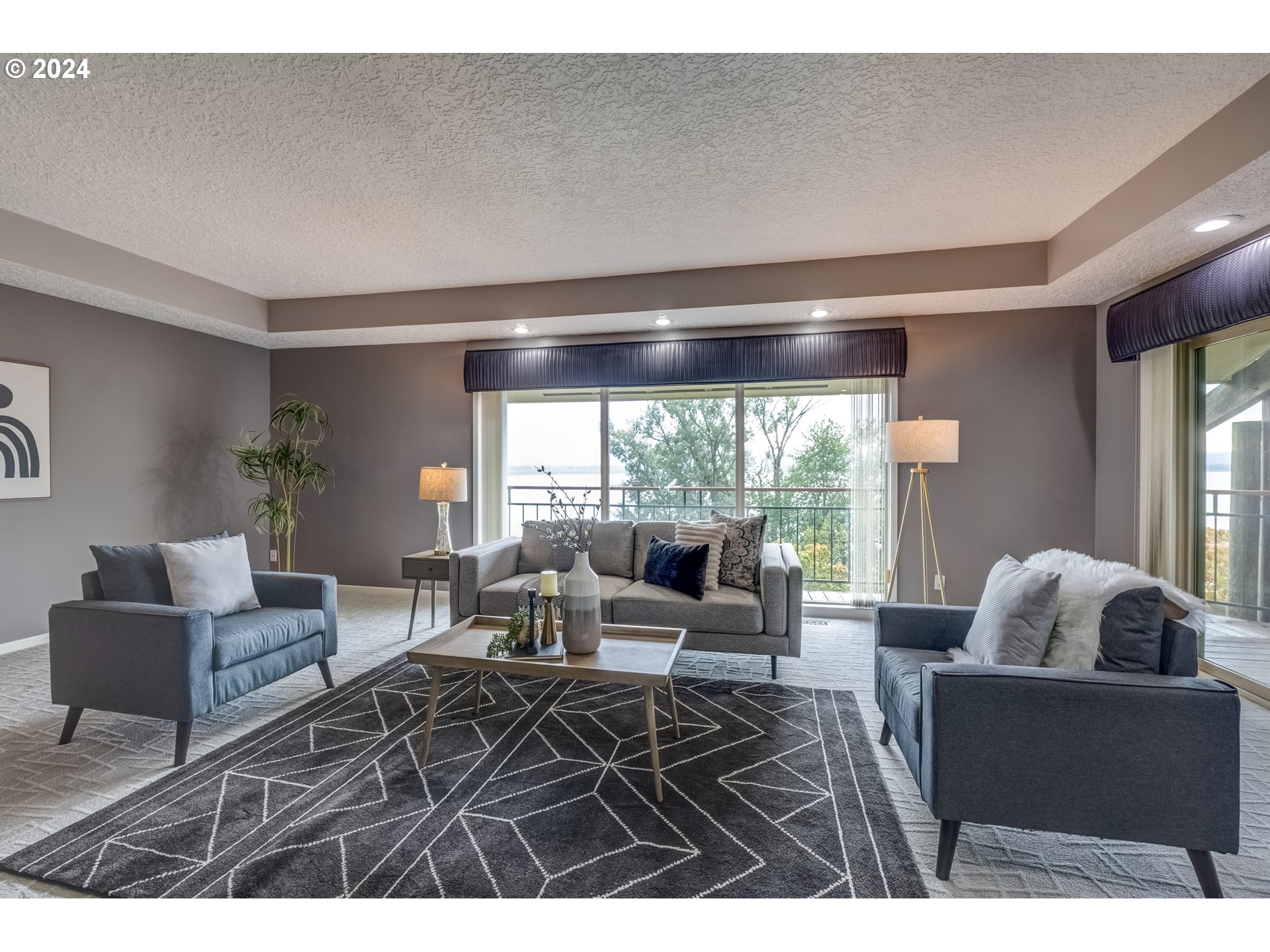 8906 NW LAKESHORE AVE 10