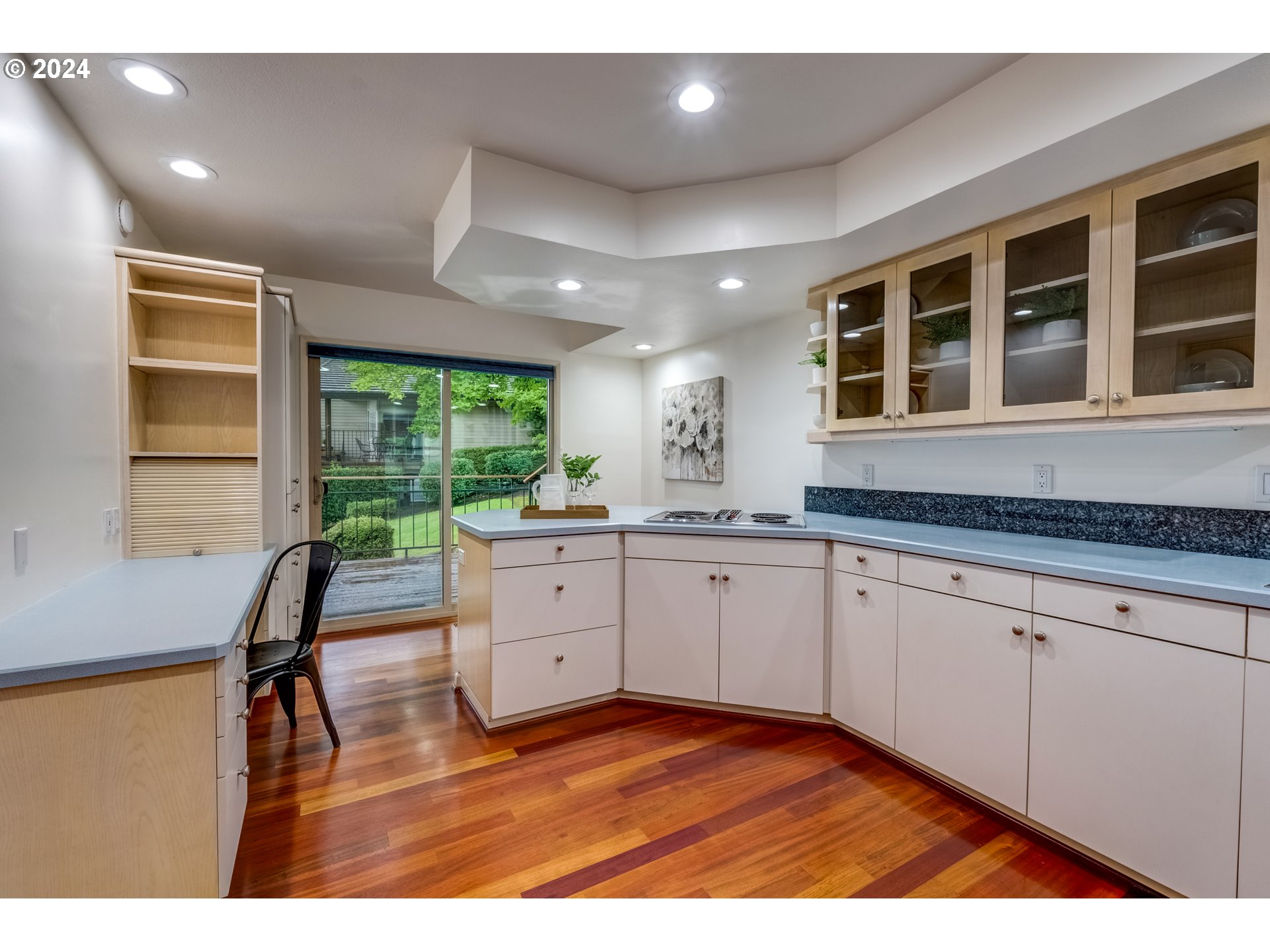 8906 NW LAKESHORE AVE 10