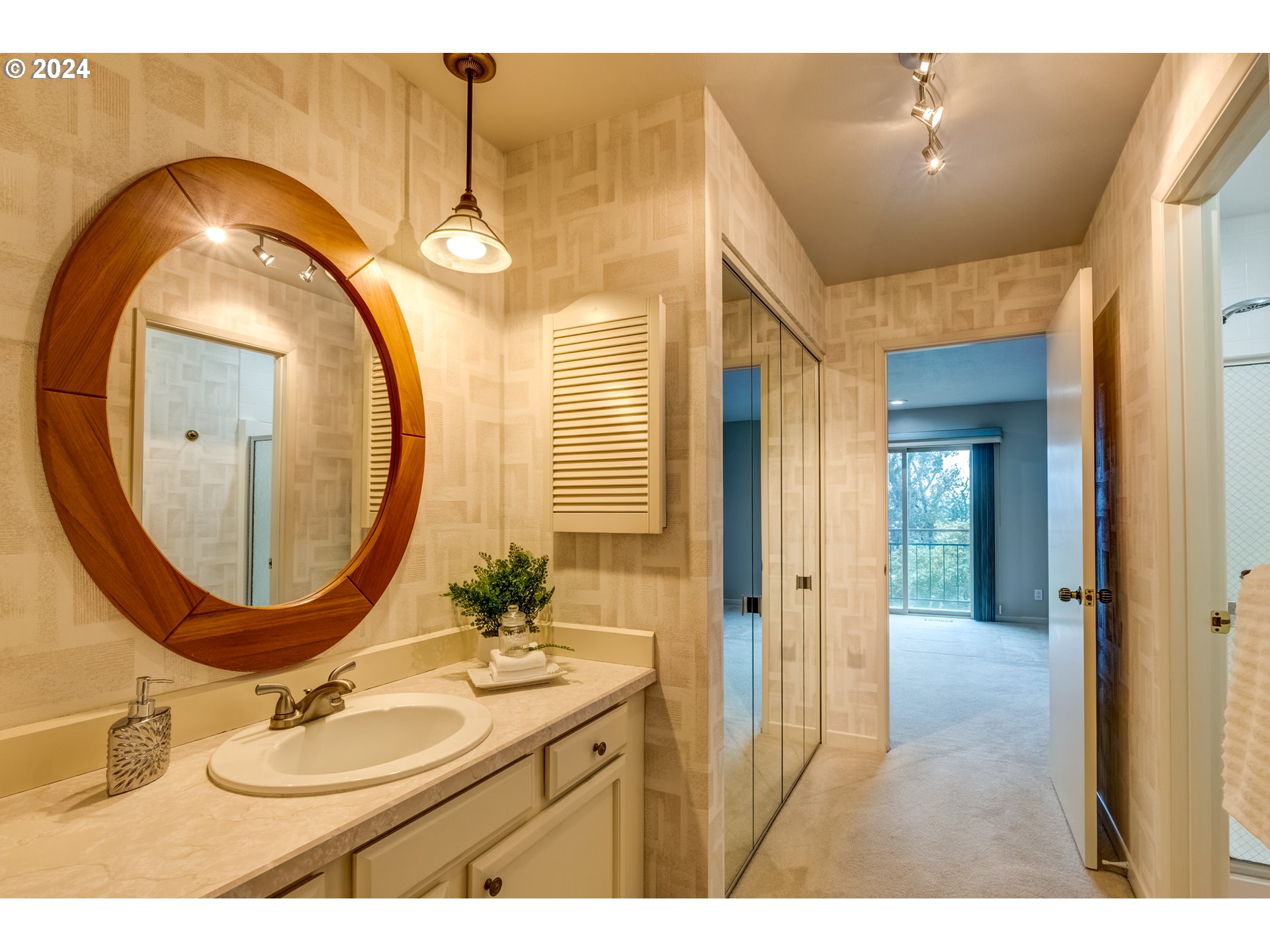 8906 NW LAKESHORE AVE 10