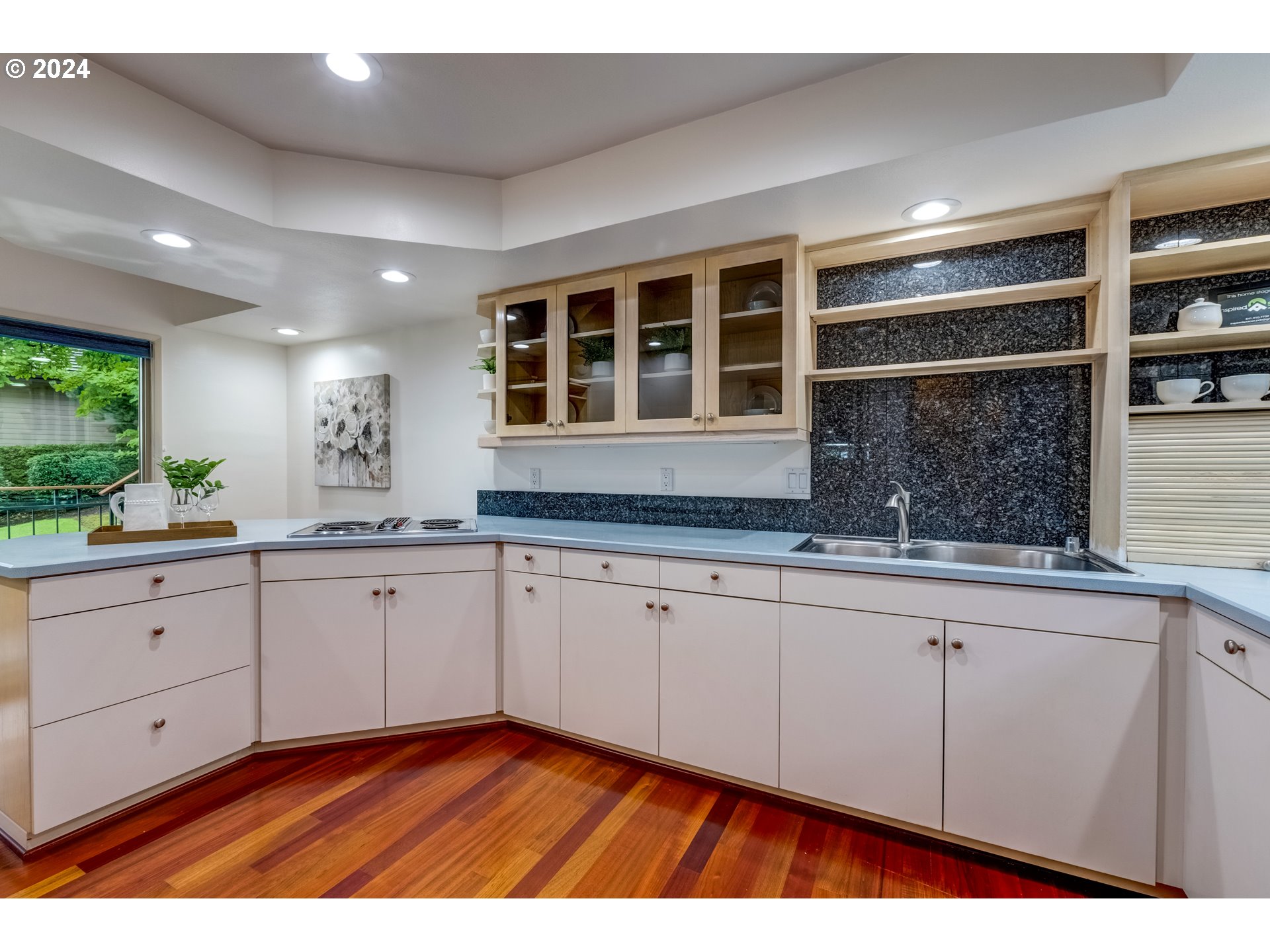 8906 NW LAKESHORE AVE 10