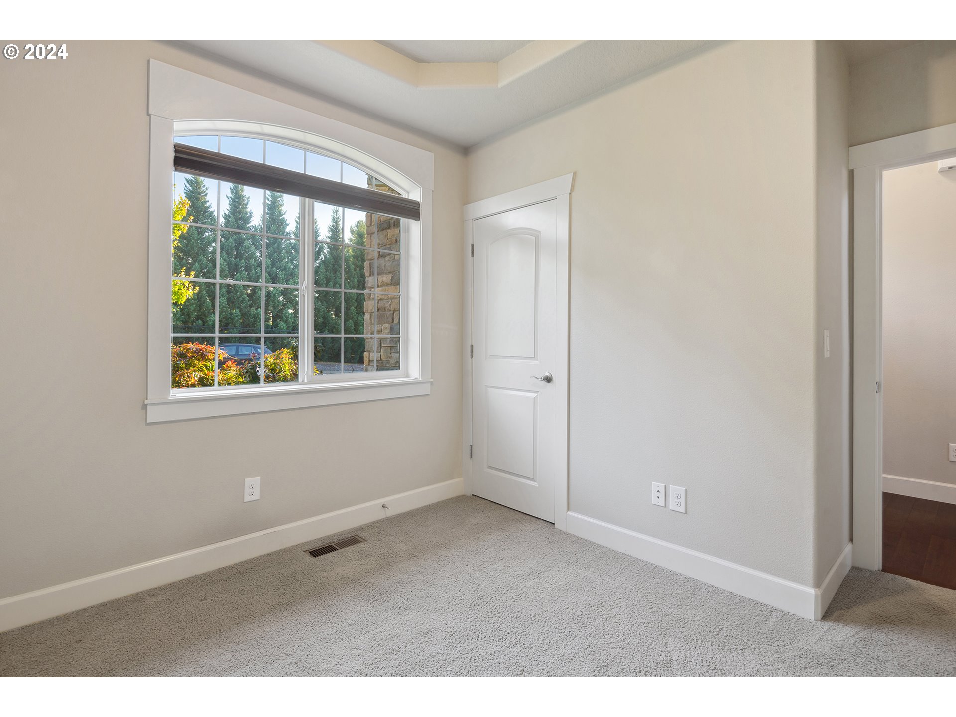 1736 S LAKE RIVER TER