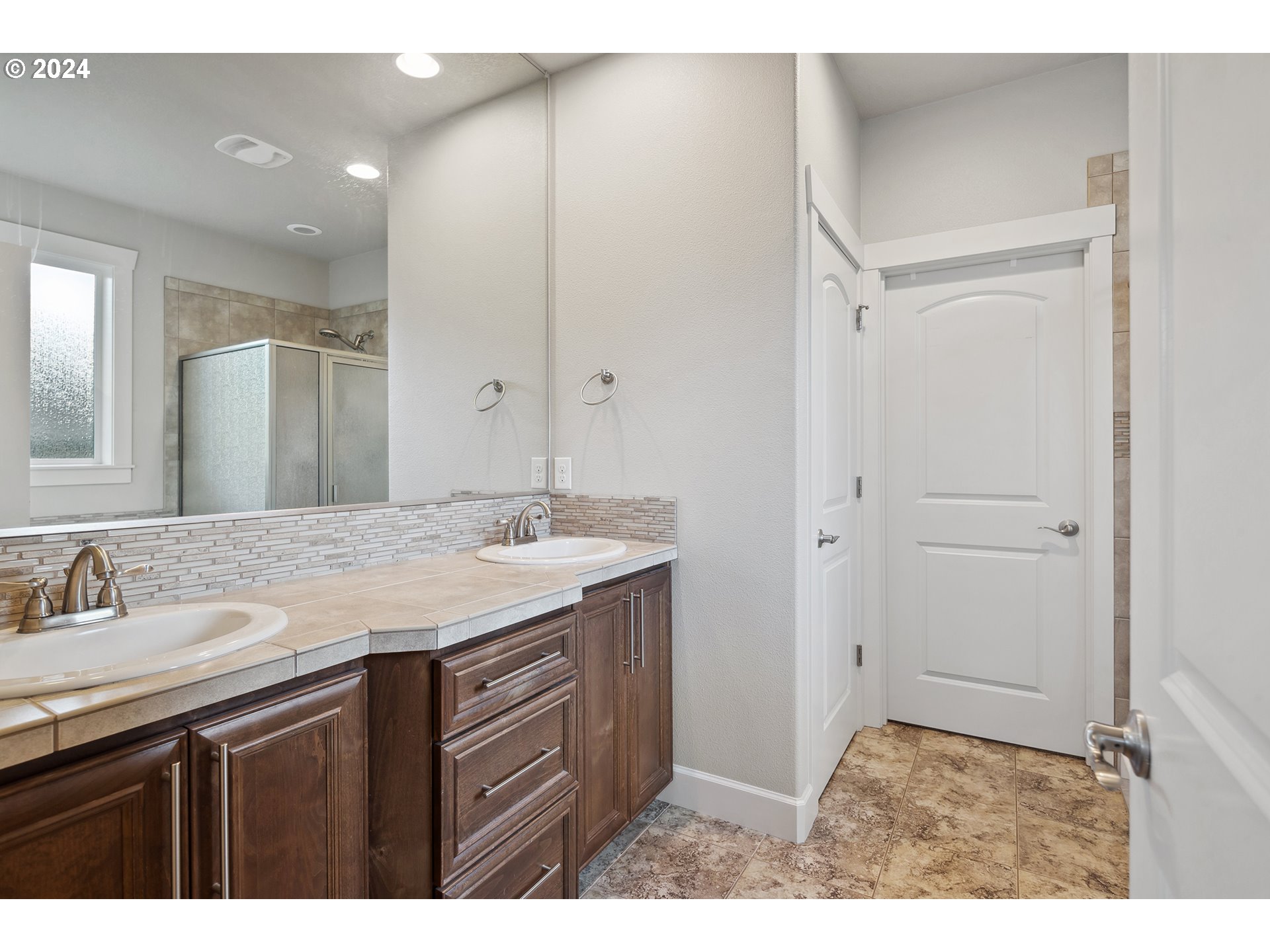 1736 S LAKE RIVER TER