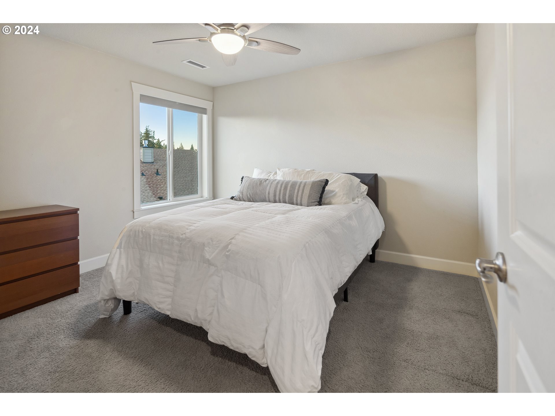 1736 S LAKE RIVER TER