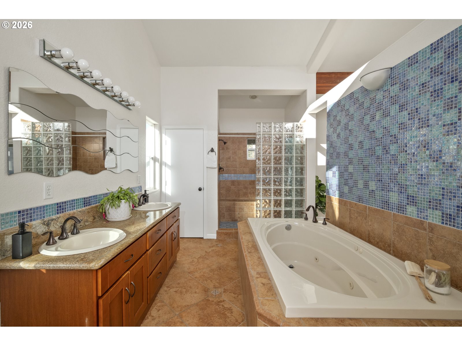 2704 ORCHARD HILL LN