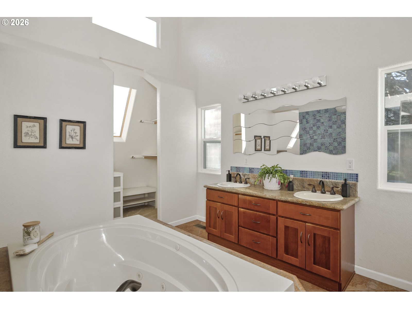 2704 ORCHARD HILL LN