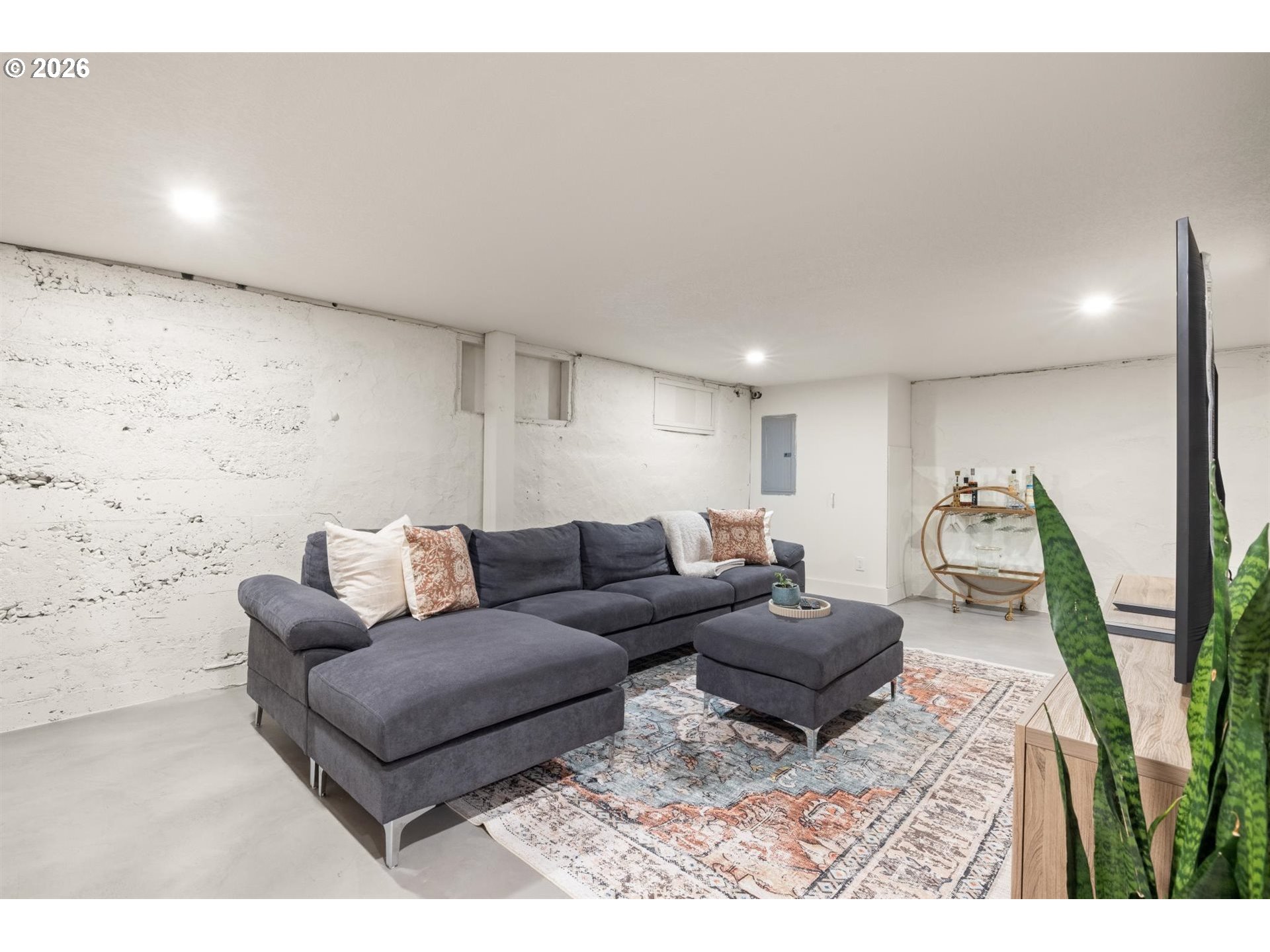 711 W 24TH ST
