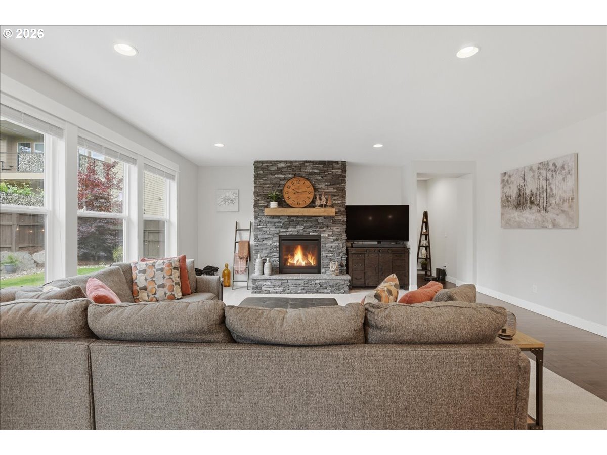 3293 N ABERNATHY CIR