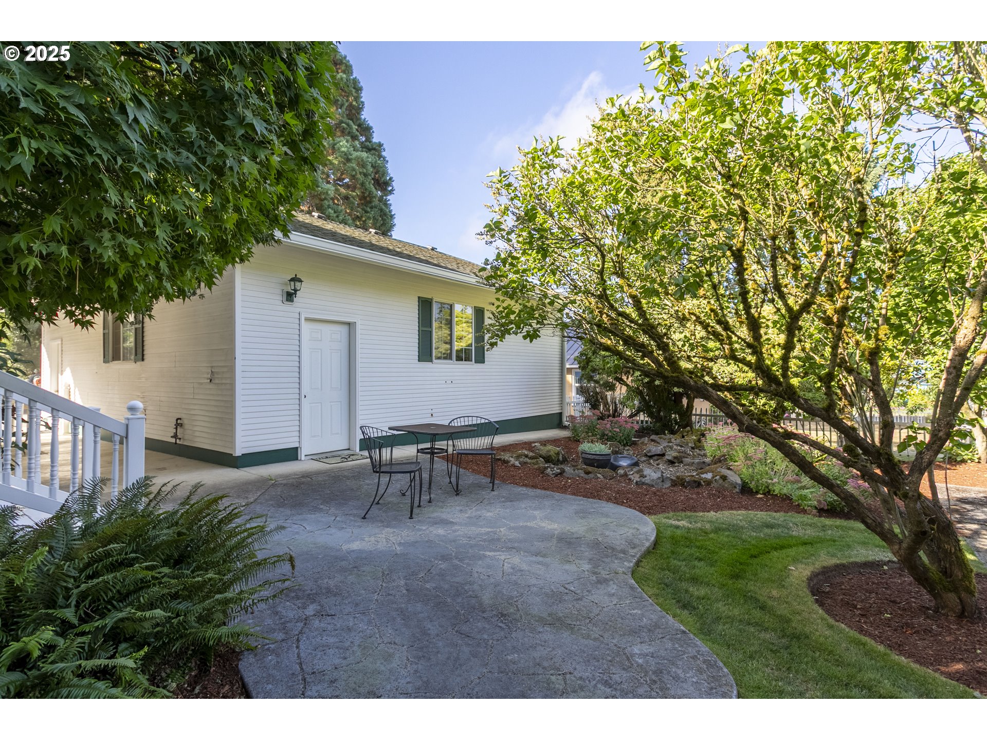 803 N MAIN AVE