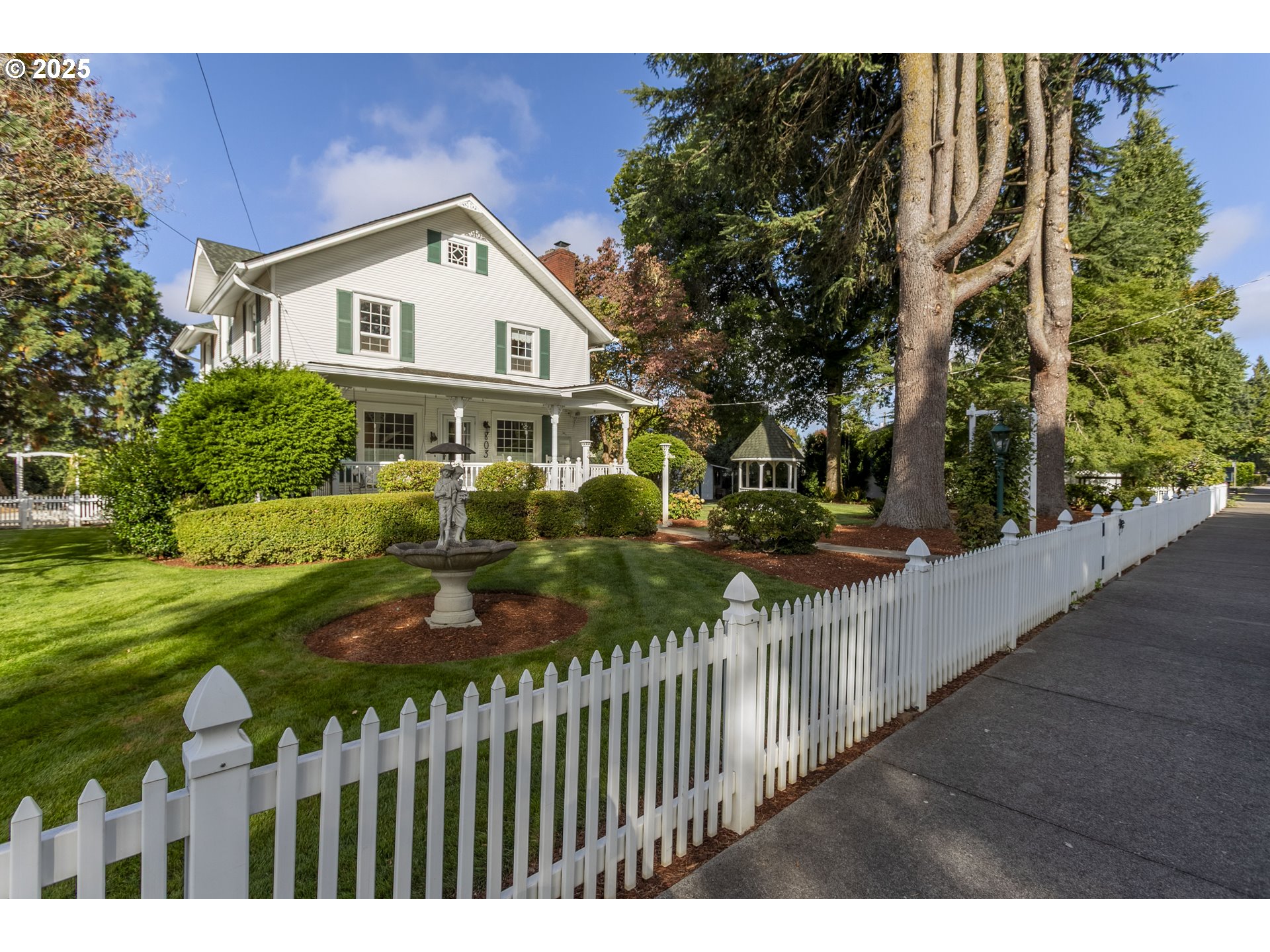 803 N MAIN AVE
