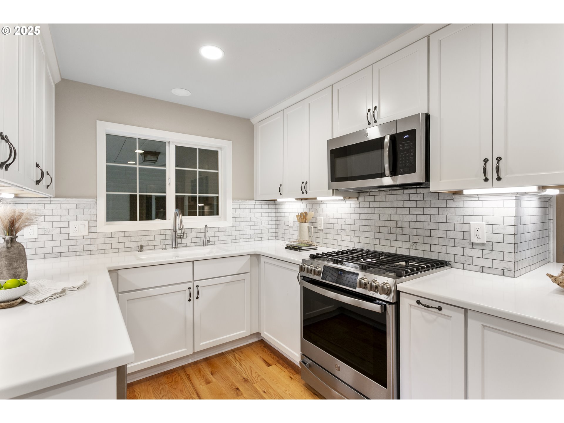 803 N MAIN AVE