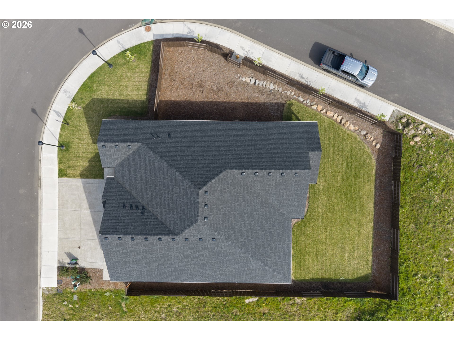 135 SE AIREDALE AVE