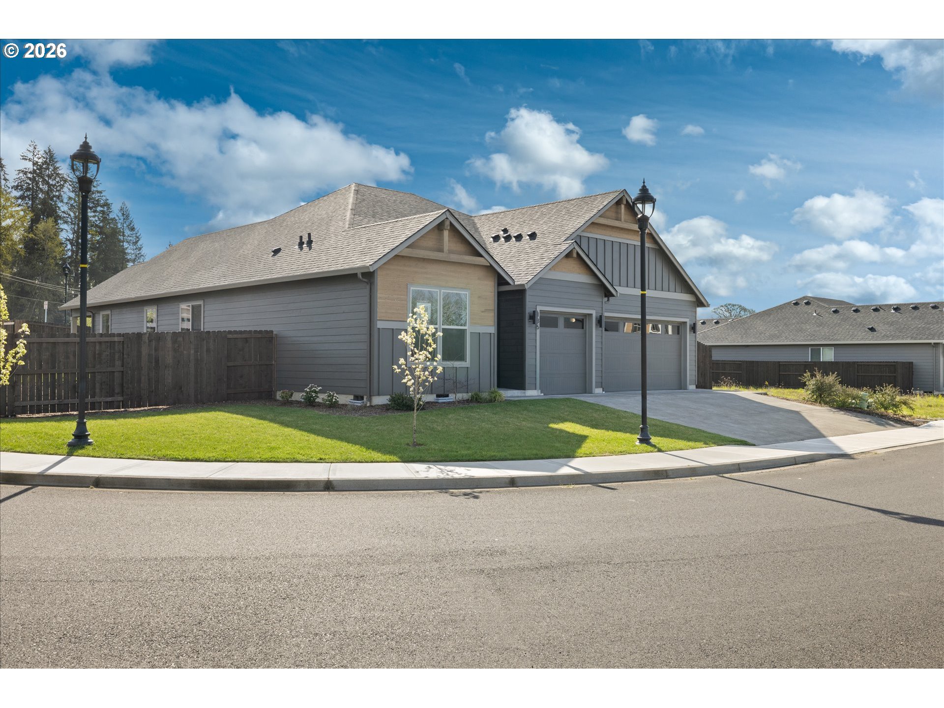 135 SE AIREDALE AVE