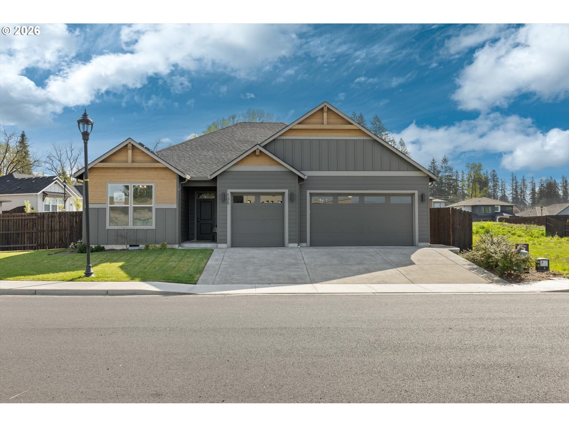 135 SE AIREDALE AVE