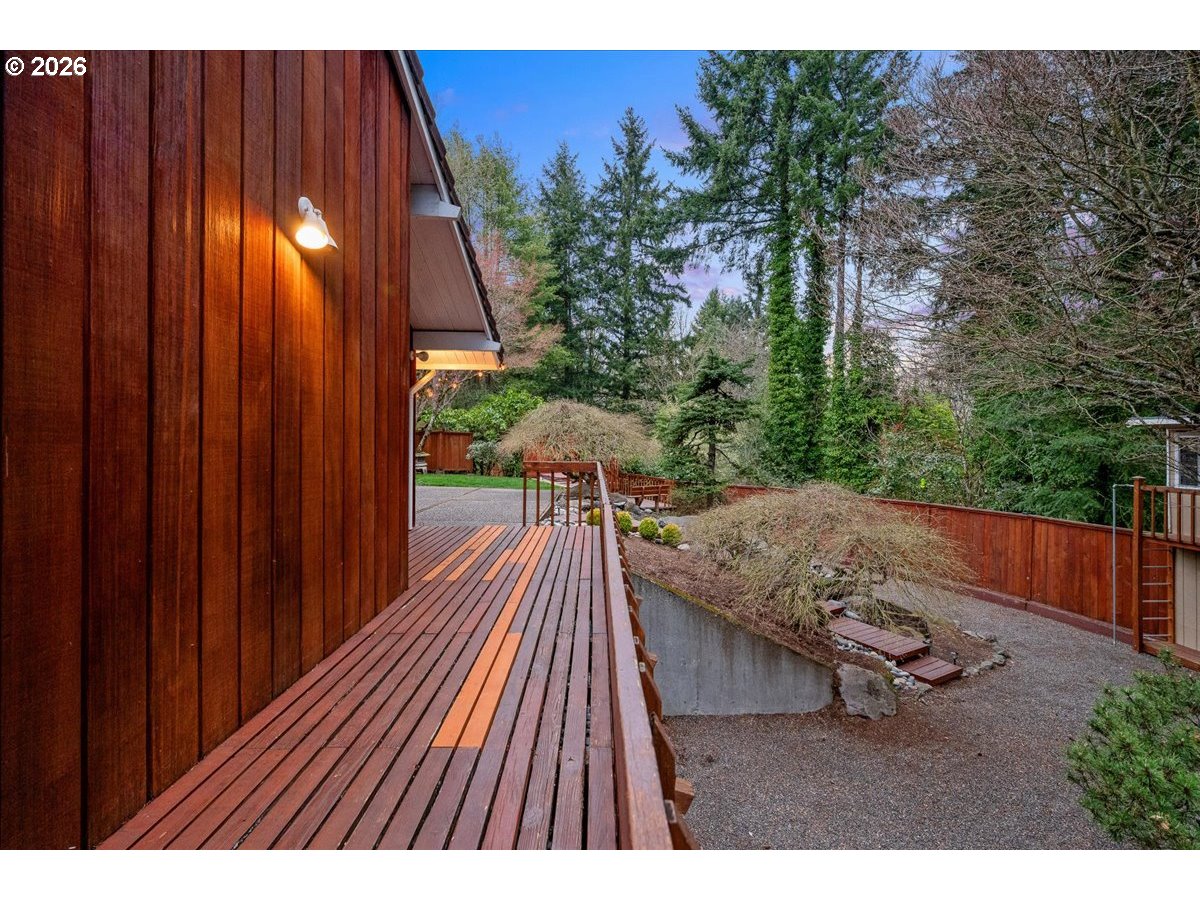 1227 MONTANA LN