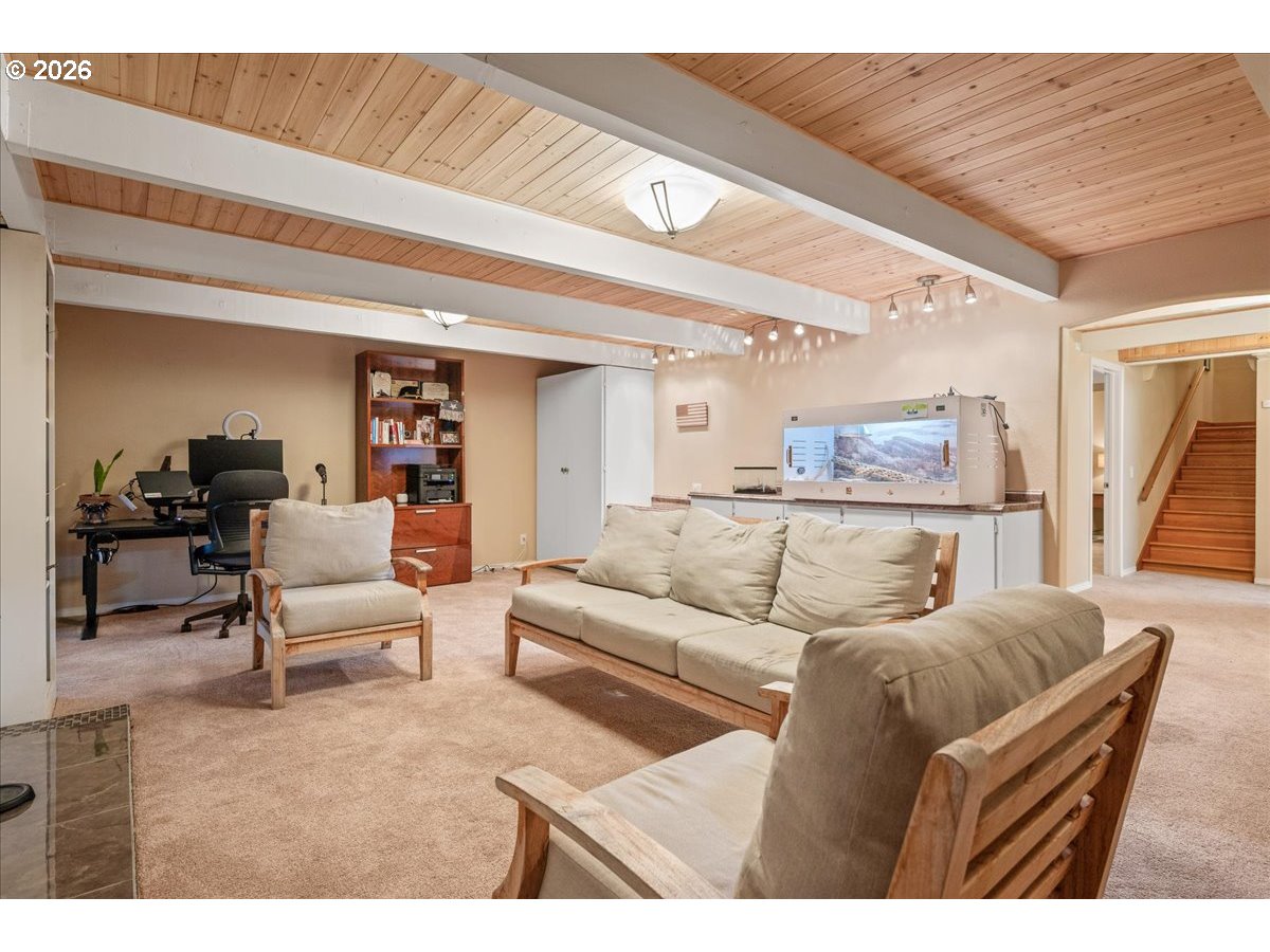 1227 MONTANA LN