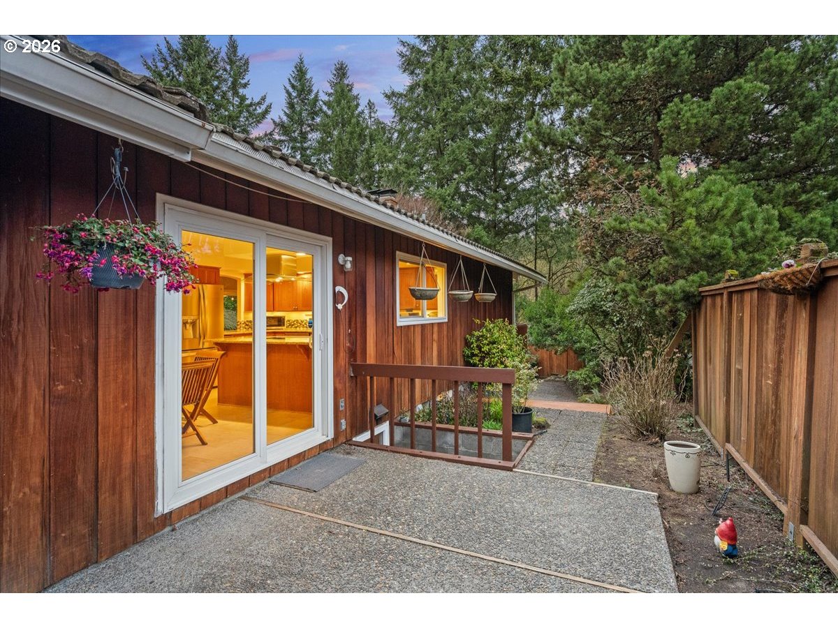 1227 MONTANA LN