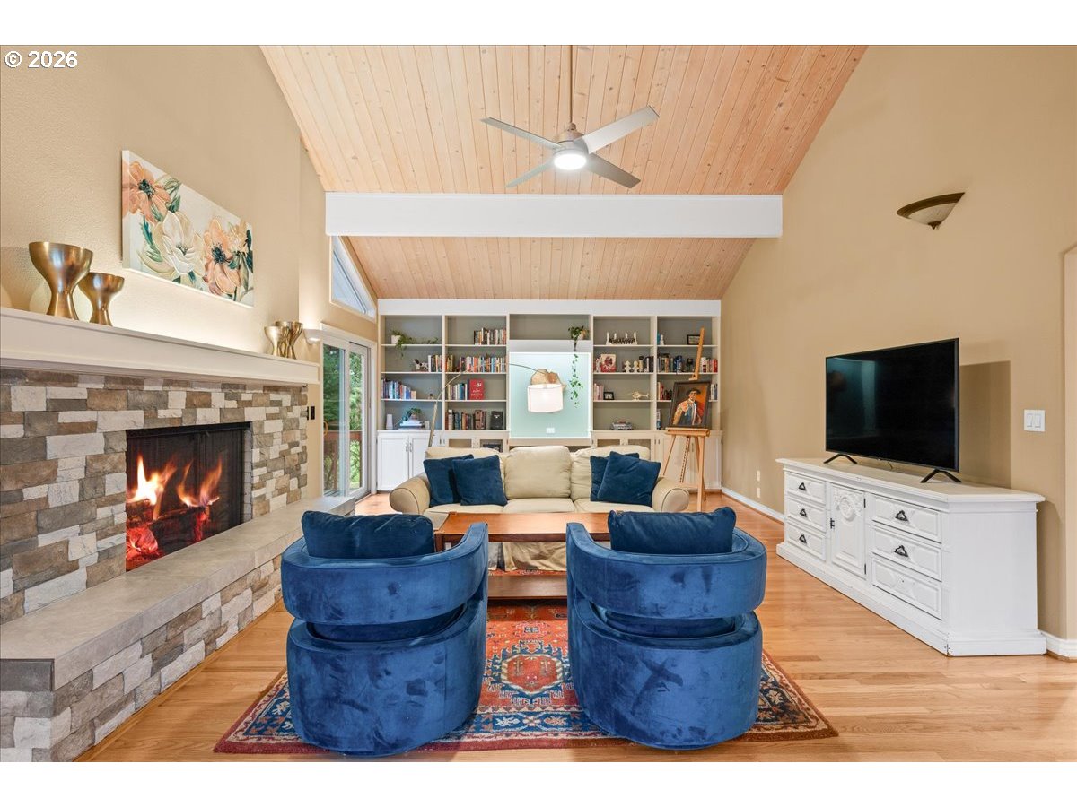 1227 MONTANA LN