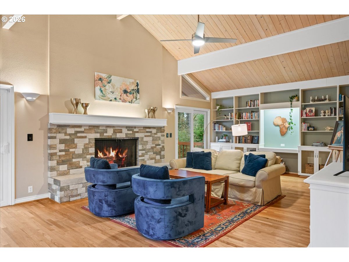 1227 MONTANA LN