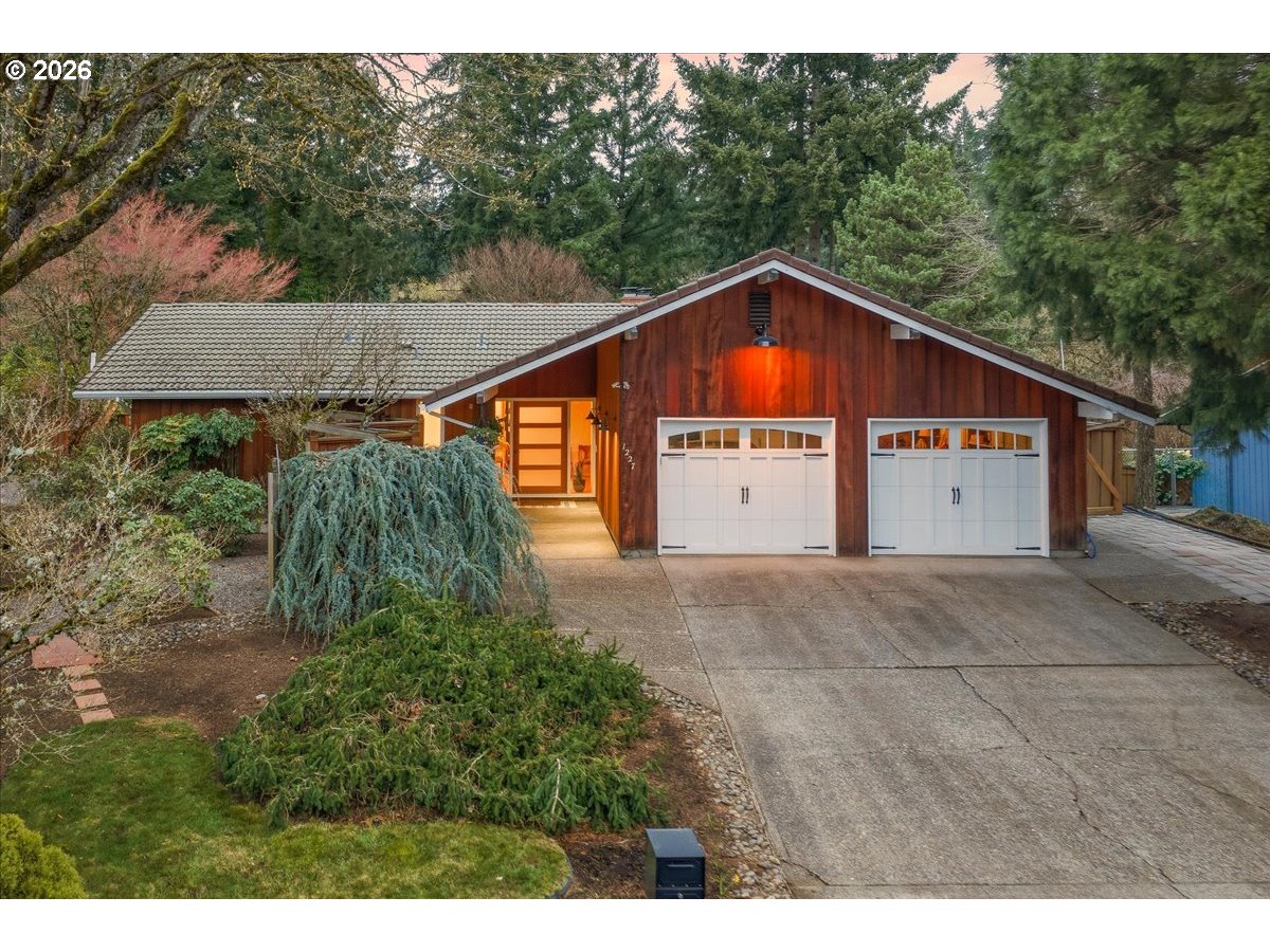 1227 MONTANA LN
