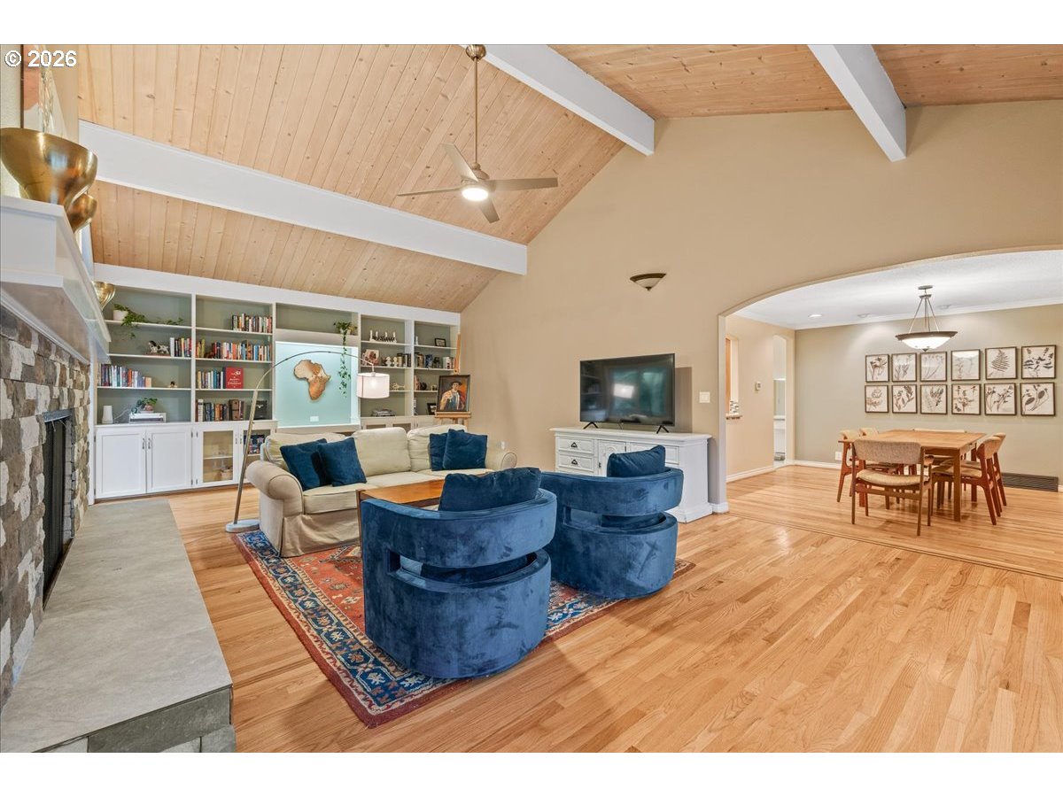 1227 MONTANA LN