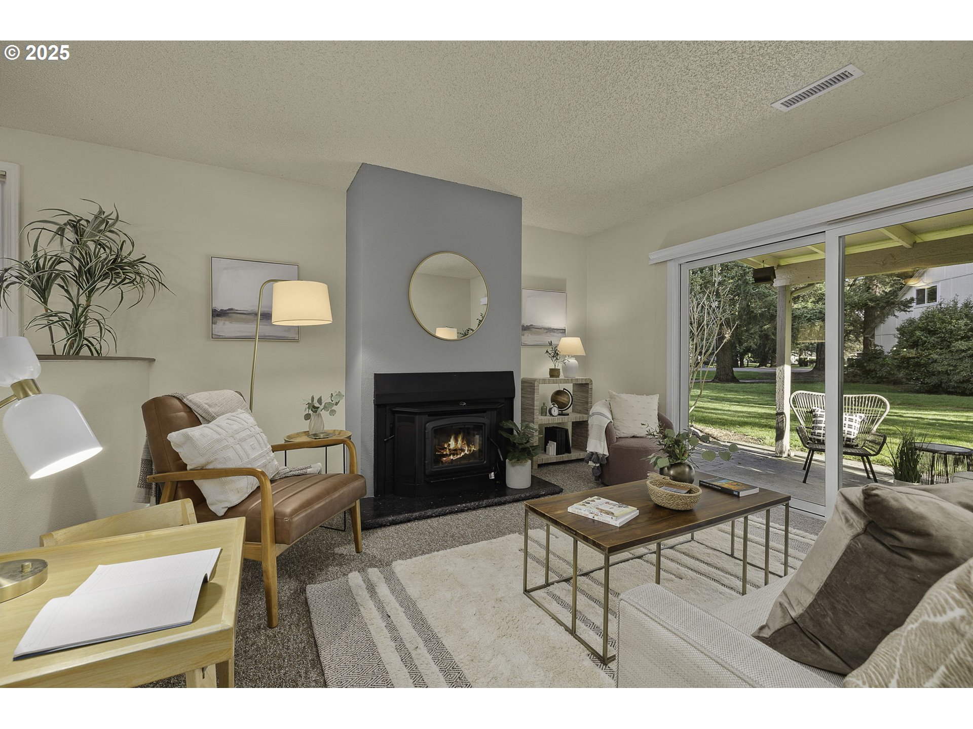 619 NE PINEBROOK AVE