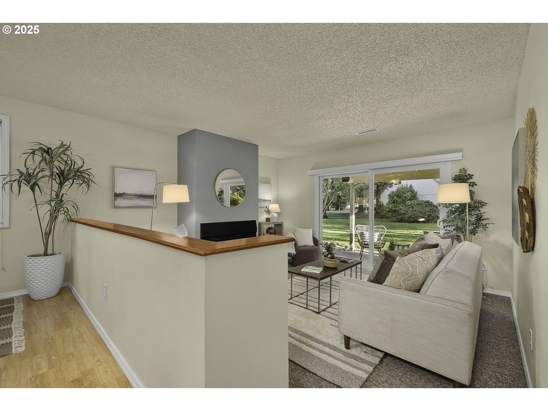 619 NE PINEBROOK AVE