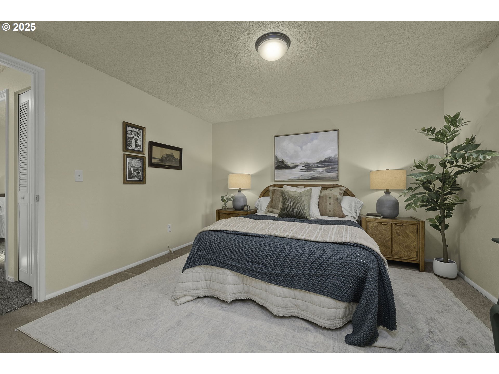 619 NE PINEBROOK AVE