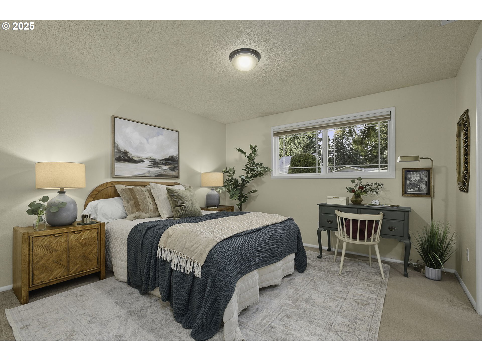 619 NE PINEBROOK AVE