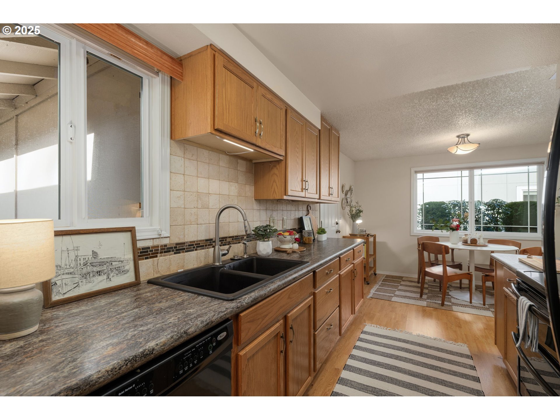 619 NE PINEBROOK AVE