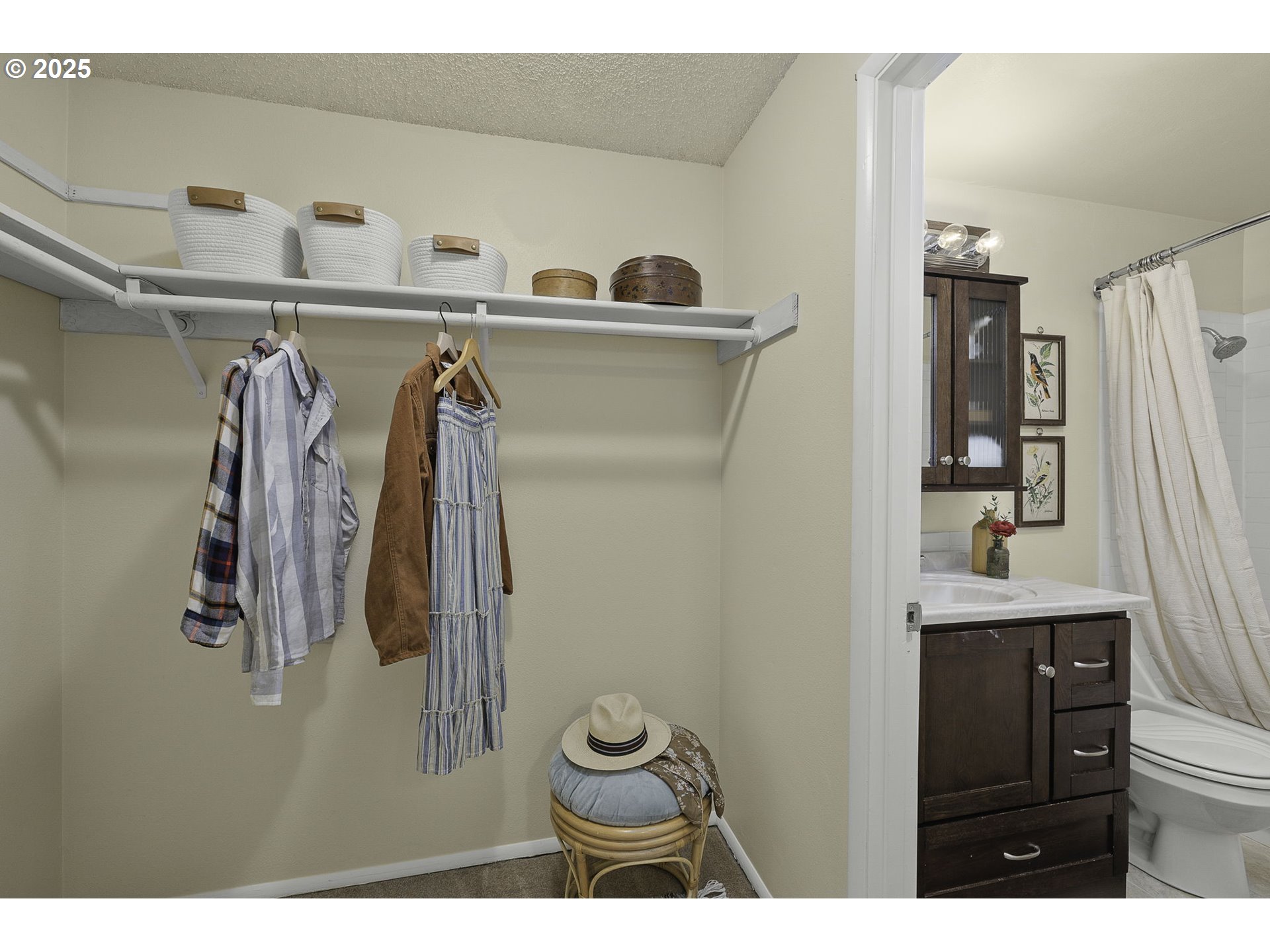 619 NE PINEBROOK AVE