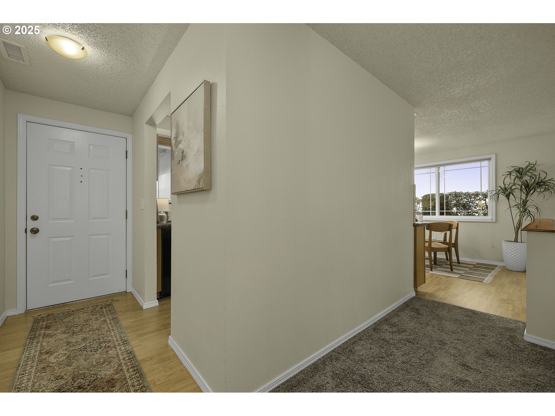 619 NE PINEBROOK AVE