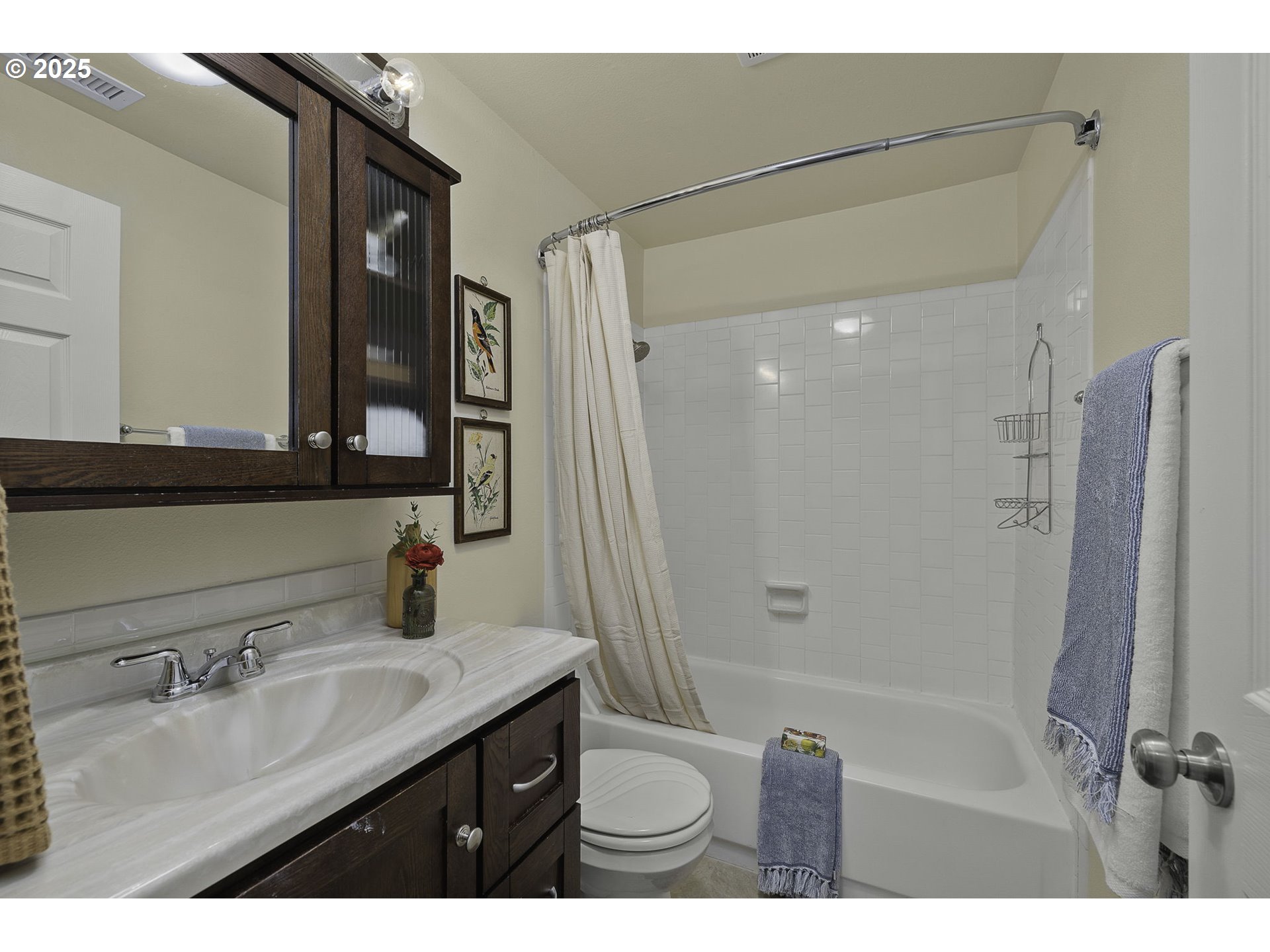 619 NE PINEBROOK AVE