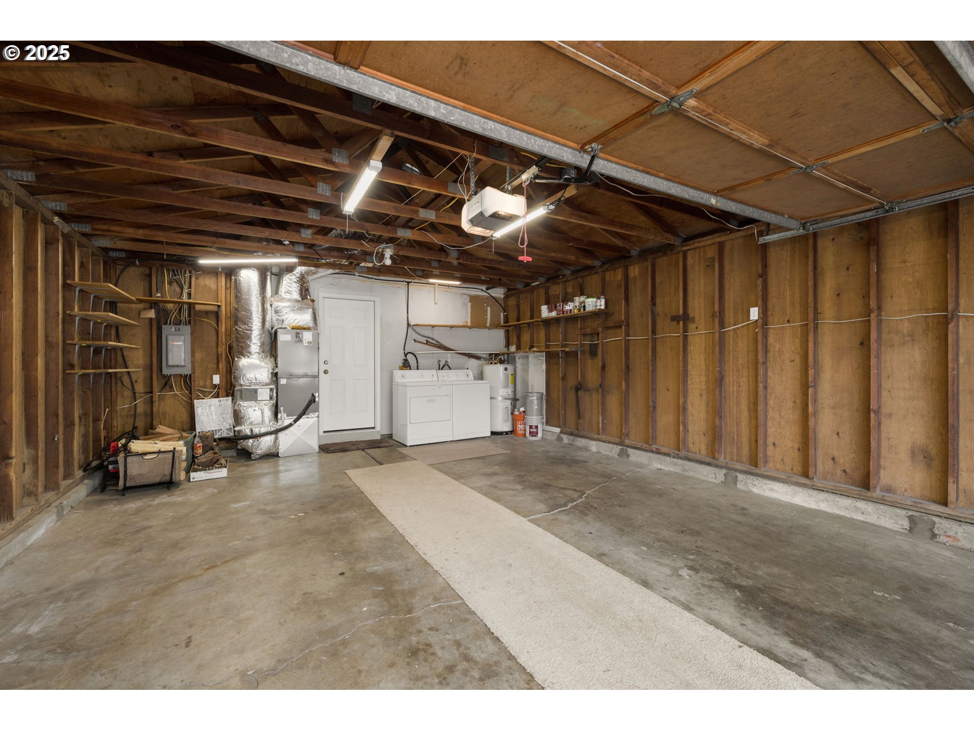 619 NE PINEBROOK AVE